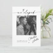 Moderne kalligrafie We Eloped Script Foto Bruiloft Aankondiging (Staand voorkant)