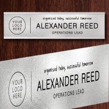 Moderne kantoordeur met logo naamplaten