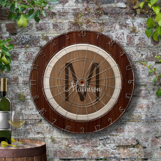 Moderne kastanjeboom met houthout dartbord