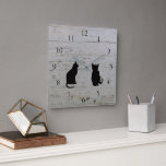 Moderne kat silhouetten huisdieren op schuur hout vierkante klok<br><div class="desc">Moderne kat silhouetten,  huisdieren,  zittend op schuur hout achtergrond klok.</div>