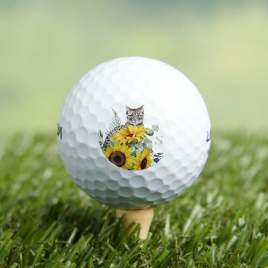 Moderne Kat Zonnebloem Monogram Golfballen (Insitu Shirt)