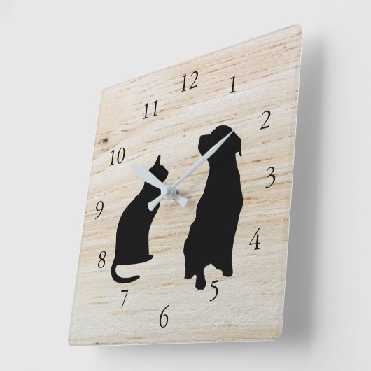 Moderne kattehond silhouettes pets houten achtergr vierkante klok (Hoek)
