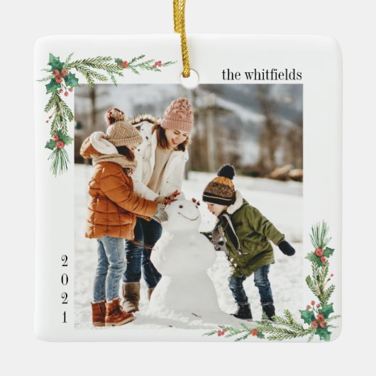 Moderne kerst in sneeuwfamilie Foto Mistletoe Keramisch Ornament (Voorkant)