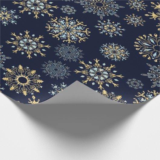 Moderne kerstblauwe waterverf Snowflake Cadeaupapier (Hoek)