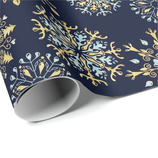 Moderne kerstblauwe waterverf Snowflake Cadeaupapier (Rol Hoek)