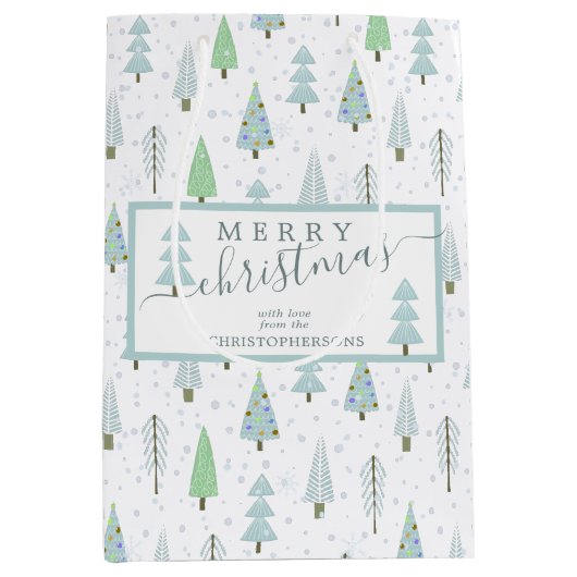 Moderne kerstbomen MERRY CHRISTMAS Script Blue Medium Cadeauzakje (Voorkant)
