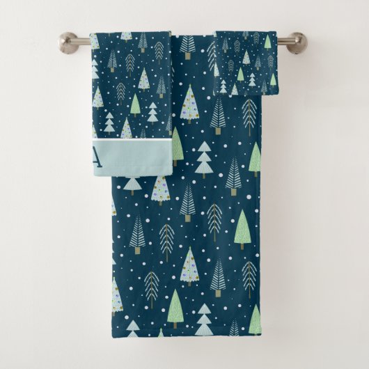 Moderne kerstbomen Monogram Blue Green Bad Handdoek (Insitu)