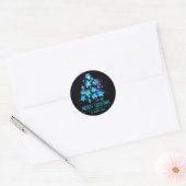 Moderne Kerstboom Blauwe Sterren Lichten op Zwart Ronde Sticker (Envelop)