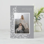 Moderne kerstboom gemaakt van sneeuwvlokken feestdagenkaart (Staand voorkant)