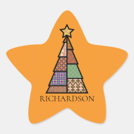 Moderne kerstboom uit het midden van de eeuw met m ster sticker
