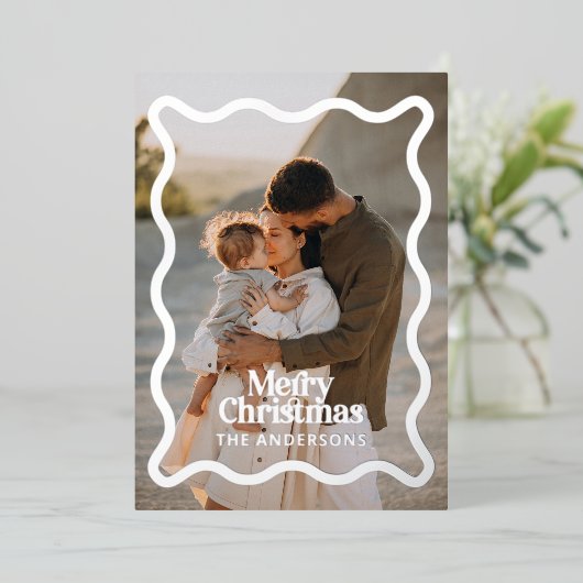 Moderne kerstfoto met golvende rand in groen folie uitnodiging (Staand Voorkant)