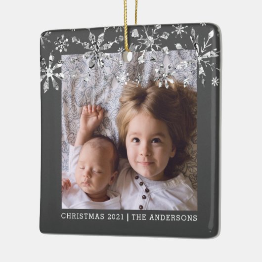 Moderne kerstfoto Silver Snowflake Keramisch Ornament (Links)