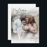 Moderne kersthandgeschreven script, volledige foto feestdagenkaart<br><div class="desc">Dit moderne, handgeschreven kerstscript met volledige fotovakantiekaart is perfect voor uw minimalistische shabby chic boho zwarte en witte feestelijke groet. De minimale witte handgeschreven kalligrafie is delicaat en robuust, terwijl het klasje en elegant blijft. Het ontwerp weerspiegelt een eenvoudige, volledig witte winterdag en roept herinneringen op aan een meer simplistisch...</div>