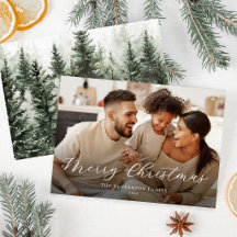 Moderne kerstkaart met familiefoto en boslandschap