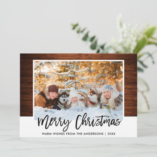 Moderne Kerstmis met Rustic Wood in penseelscript Feestdagenkaart (Staand voorkant)