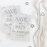 Moderne kerstpartij sparen de aankondiging van de<br><div class="desc">Plan een kerstfeest! Deze feestelijke bewaarkaarten zorgen ervoor dat uw gasten geen andere plannen maken. Met een kerstboomtak in het wit,  met witte balletjes als achtergrond en een eigentijdse sjabloon die gemakkelijk kan worden bewerkt.</div>