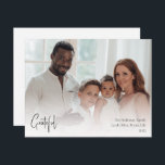 Moderne kerstscript, volledige foto feestdagenkaart<br><div class="desc">Dit moderne kerstscript met de volledige fotovakantiekaart is perfect voor uw minimalistische shabby-chic boho-begroeting met zwarte en witte feestdagen. De minimale witte handgeschreven kalligrafie is delicaat en robuust, terwijl het klasje en elegant blijft. Het ontwerp weerspiegelt een eenvoudige, volledig witte winterdag en roept herinneringen op aan een meer simplistisch leven....</div>