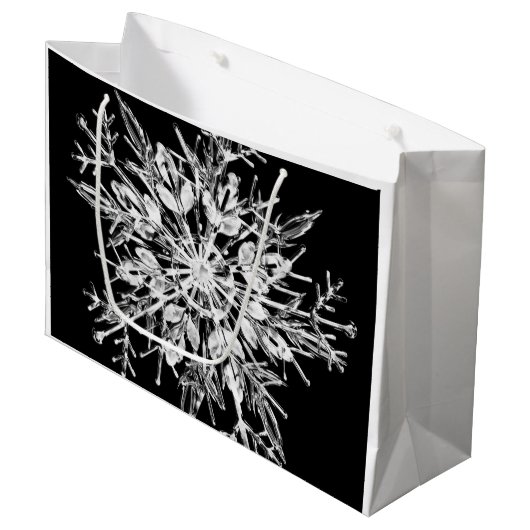 Moderne kerstsnowflake zwart-wit groot cadeauzakje (Voorkant Gekanteld)