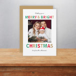 Moderne kerststijlvolle minimalistische Manuscript Feestdagenkaart<br><div class="desc">Eenvoudige, stijlvolle aangepaste foto "vrolijk & helder" kerstkaart met modern minimalistisch handgeschreven script en bloedtypografie en een eenvoudige grijpwitte achtergrond, De foto en tekst kunnen gemakkelijk worden gepersonaliseerd voor een ontwerp dat zo uniek is als uw speciale familie! Het getoonde afbeelding is alleen ter illustratie te vervangen door uw eigen...</div>