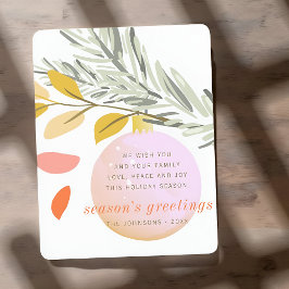 Moderne kerstwinterversiering op de pine feestdagenkaart