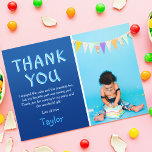 Moderne Kinder foto Birthday | Blauw Bedankkaart<br><div class="desc">Stuur een extra speciale dank aan uw gasten, bedankt hen voor het bijwonen van uw feest en dankbaarheid voor hun geschenken. Met je favoriete foto van je verjaardag/christenen/baby shower/feestje met een speelse tekst die "BEDANKT JULLIE" en "Ik heb ook van de cake en de cadeaus genoten, maar mijn favoriete deel...</div>