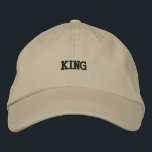 Moderne KING Khaki Kleur Verstelbare Mode Premium Geborduurde Pet<br><div class="desc">Breng effortless stijl in je garderobe met deze khaki “KING” geborduurde verstelbare pet van Paasam. Mooie genaaide details creëren een verfijnd premium uiterlijk, perfect voor modebewuste dagelijkse wear. De aardse khaki tint levert een relaxed moderne sfeer die geschikt is voor buitenavonturen en casual straatstijling. Verstelbare constructie biedt betrouwbaar comfort tijdens...</div>