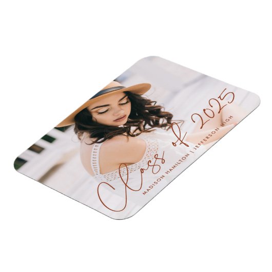 Moderne Klas van 2025 Terracotta Script Afstuderen Magneet (Linkerzijde)