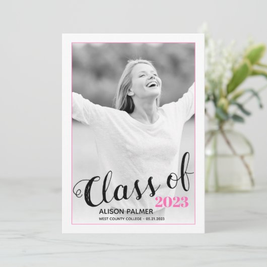 Moderne Klasse van 2023 manuscript hete roze foto Kaart (Staand voorkant)