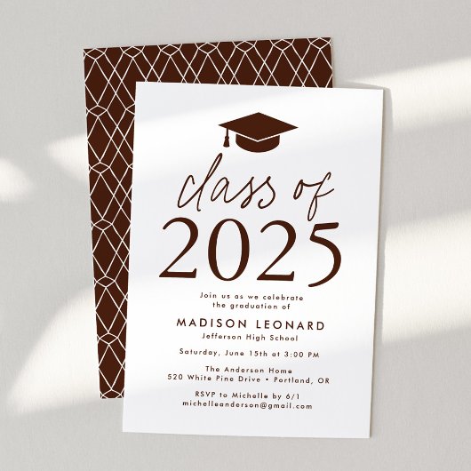 Moderne Klasse van 2025 Brown Graduation Party Kaart