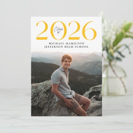 Moderne Klasse van 2025 Geel 2 Foto Afstuderen Aankondiging (Staand voorkant)