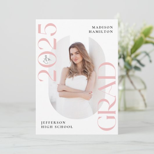 Moderne Klasse van 2025 Pink Photo Graduation Part Kaart (Staand voorkant)