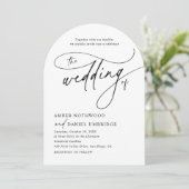 Moderne klassieke blush boog bruiloft uitnodiging (Staand voorkant)