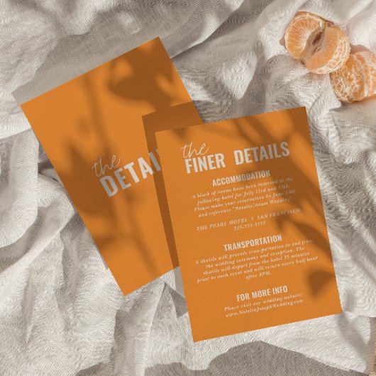 Moderne klassieke grillige kleurrijke bruiloft det informatiekaartje