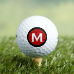 Moderne klassieke monogram golfballen<br><div class="desc">Het monogrammed ontwerp kenmerkt een eenvoudig monogram embleem met uw initiaal in klassieke bloktypografie op een rode achtergrond met een zwarte grens voor een schone,  stijlvolle blik.</div>