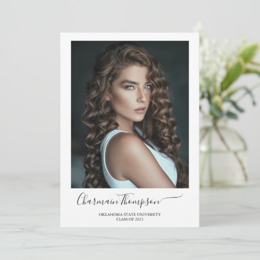 Moderne Klassieke Script Simple Photo Afstuderen Kaart (Staand voorkant)