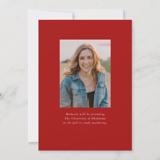 Moderne Klassieke Simple Red Two Photo Afstuderen Aankondiging (Achterkant)
