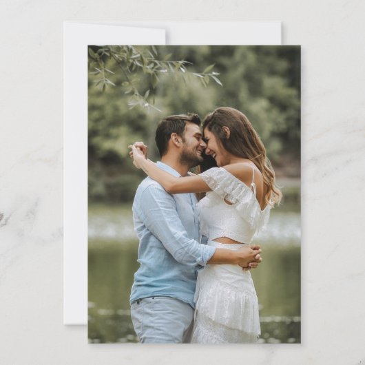 Moderne Klassieke Witte Monogram Fotobruiloft Kaart (Achterkant)