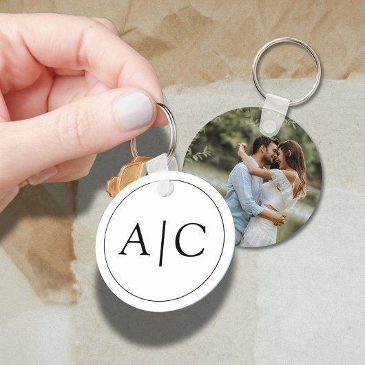 Moderne Klassieke Witte Monogram Trouwfoto Sleutelhanger