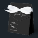 Moderne klassieke zwarte bruiloft Dank je wel voor Bedankdoosjes<br><div class="desc">Deze moderne klassieke zwarte bruiloft is perfect voor je elegante moderne bruiloft. Dit ontwerp is voorzien van witte eenvoudige kalligrafie die op een donkere zwarte achtergrond is geplaatst om te passen aan uw klassieke bruiloft of minimalistische boho bruiloft in de lente, zomer, herfst of winter. Geef ons alstublieft de vrijheid...</div>