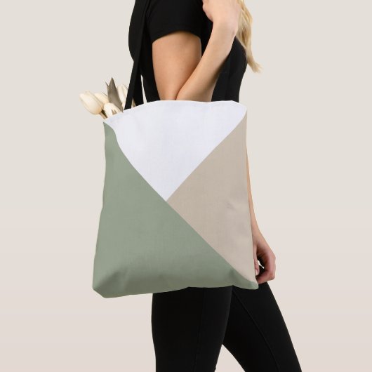 Moderne kleurenblokdriehoeken Sage Green Beige Tote Bag (Dichtbij)