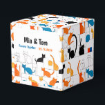 Moderne kleurrijke aangepaste elegante kat silhoue bedankdoosjes<br><div class="desc">Verkooppitch en beschrijving: Vier de vereniging van Mia en Tom met onze "Forever Together Cat Favoriete Boxes". Perfect voor huwelijksgunsten, deze dozen zijn versierd met speelse kattensilhouetten in levendige tinten van sinaasappel, zwart en blauw, tegen een frisse witte achtergrond. Elke doos toont trots de namen van het paar en de...</div>