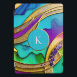 Moderne kleurrijke Abstracte juwelen en goudmonogr iPad Pro Cover<br><div class="desc">Dit ontwerp is voorzien van een prachtig,  kleurrijk ontwerp met turquoise,  paars,  blauw en groen,  gedraaid met faux metallic goud. Het centrum houdt een monogram initiaal. Het ontwerp lijkt driedimensionaal. Superuniek en leuk,  het is zeker een soort van soort! Creëer door Simply Farmhouse Press.</div>