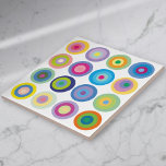Moderne kleurrijke cirkels uit de midden van de ee tegeltje<br><div class="desc">Een stijlvol,  abstract vormig vormgegeven vormgeving van het middeneeuwse patroon met kleurrijke cirkels. Ontworpen door: Thisnotme©</div>