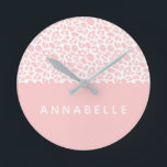 Moderne kleurrijke dierlijke druk desifn ronde klok<br><div class="desc">Modern kleurrijk dierlijk drukontwerp. De kleur kan worden aangepast om uw ruimte aan te passen. Een deel van een collectie.</div>