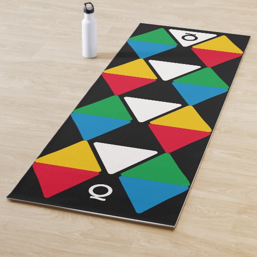 Moderne Kleurrijke Driehoeken Monogram Yogamat (In situ)