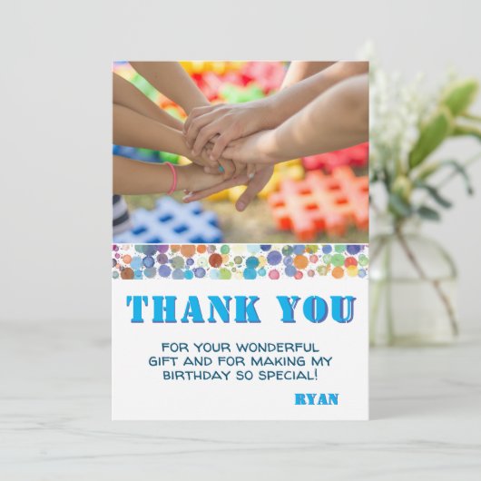 Moderne kleurrijke foto verjaardag bedankkaart (Staand voorkant)