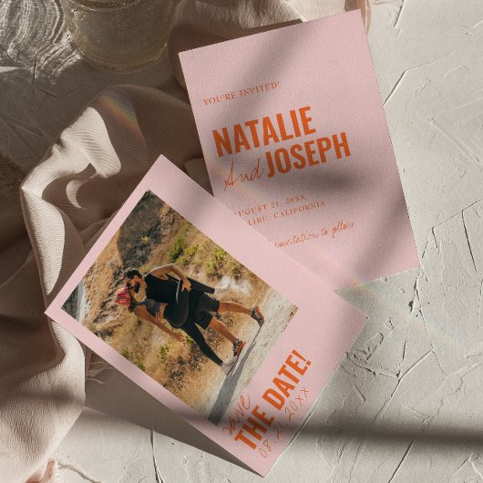 Moderne kleurrijke grillige unieke leuke foto brui save the date