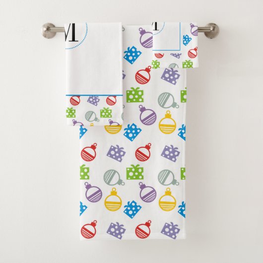 Moderne kleurrijke Kerstballen & giften monogram Bad Handdoek (Insitu)