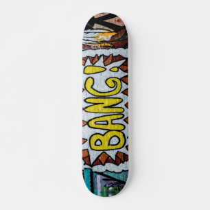 Moderne, kleurrijke kunstgraffiti persoonlijk skateboard