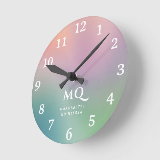 Moderne kleurrijke pastel en witte monogram Initia Ronde Klok (Hoek)